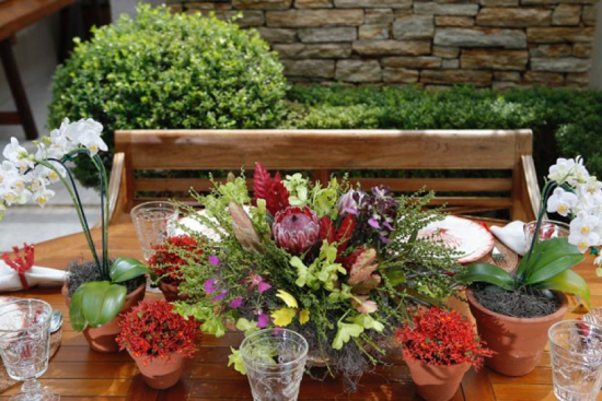 Arranjo de flores para mesa de jantar verão - Laguna