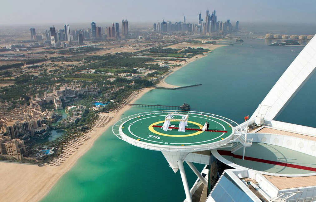 Burj Al Arab disponibiliza seu heliponto para casamento