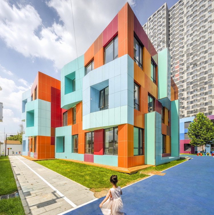 Pequim tem escola com fachada tridimensional colorida - Construtora Laguna