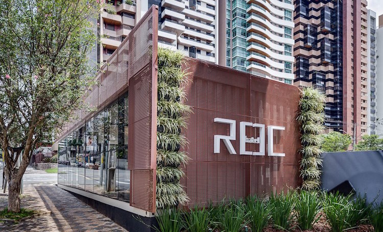 Stand do ROC Batel traz elemento da fachada dinâmica do empreendimento - Construtora Laguna