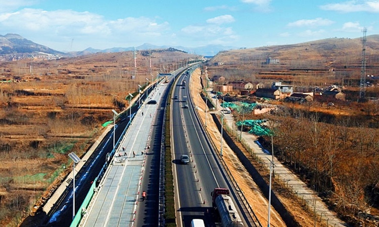 China inaugura estrada solar e promete reduzir os índices de poluição no país - Construtora Laguna