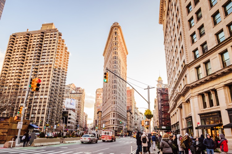 7 incríveis obras arquitetônicas em Nova York! Flatiron Building - Construtora Laguna