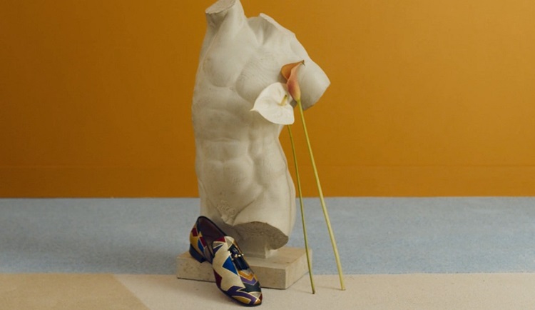 Nova coleção de Christian Louboutin é inspirada nos anos 70 - Construtora Laguna