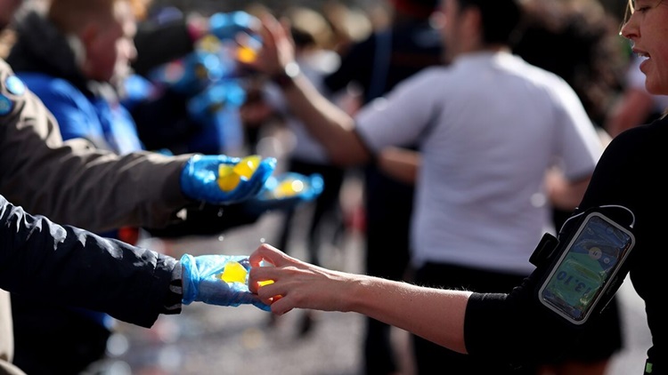 Maratona de Londres utiliza cápsula comestível em alternativa à garrafa plástica - Construtora Laguna