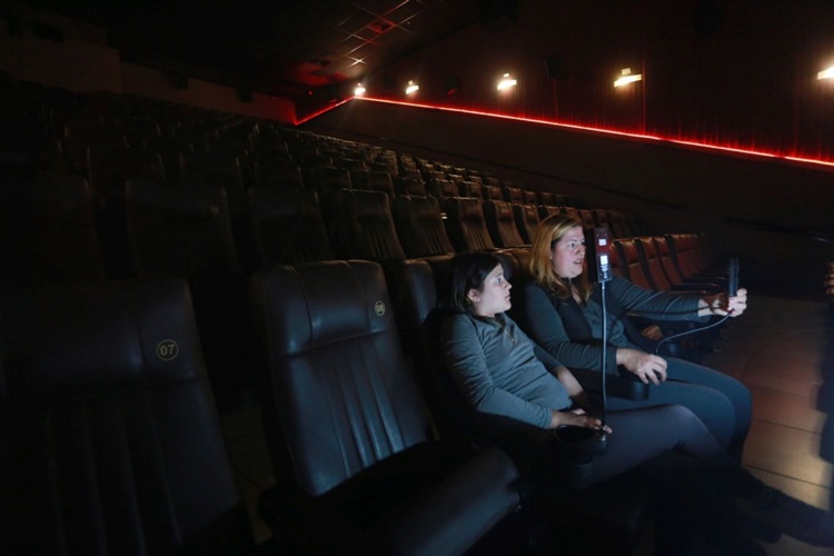 Acessibilidade no Cinema - Sala em Curitiba é a primeira a oferecer uma experiência totalmente inclusiva - Construtora Laguna