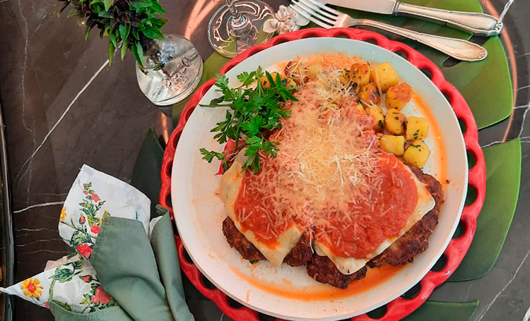 Foto do prato de parmegiana com nhoque do chef Délio Canabrava