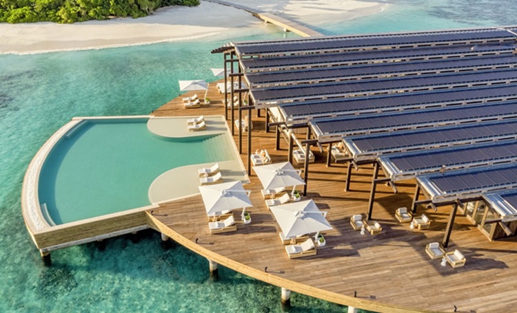 Placas fotovoltaicas são evidenciadas em arquitetura de novo resort de luxo nas Maldivas - Construtora Laguna