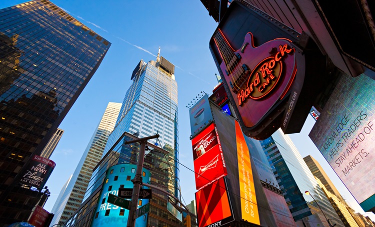 Em plena Times Square, Hard Rock Cafe em New York é destino obrigatório para os amantes do rock'n'roll - Construtora Laguna